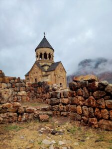 Բուրթելաշեն եկեղեցի, Մոմիկ