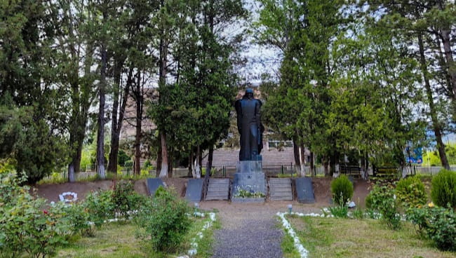 Ռինդ, հուշարձան